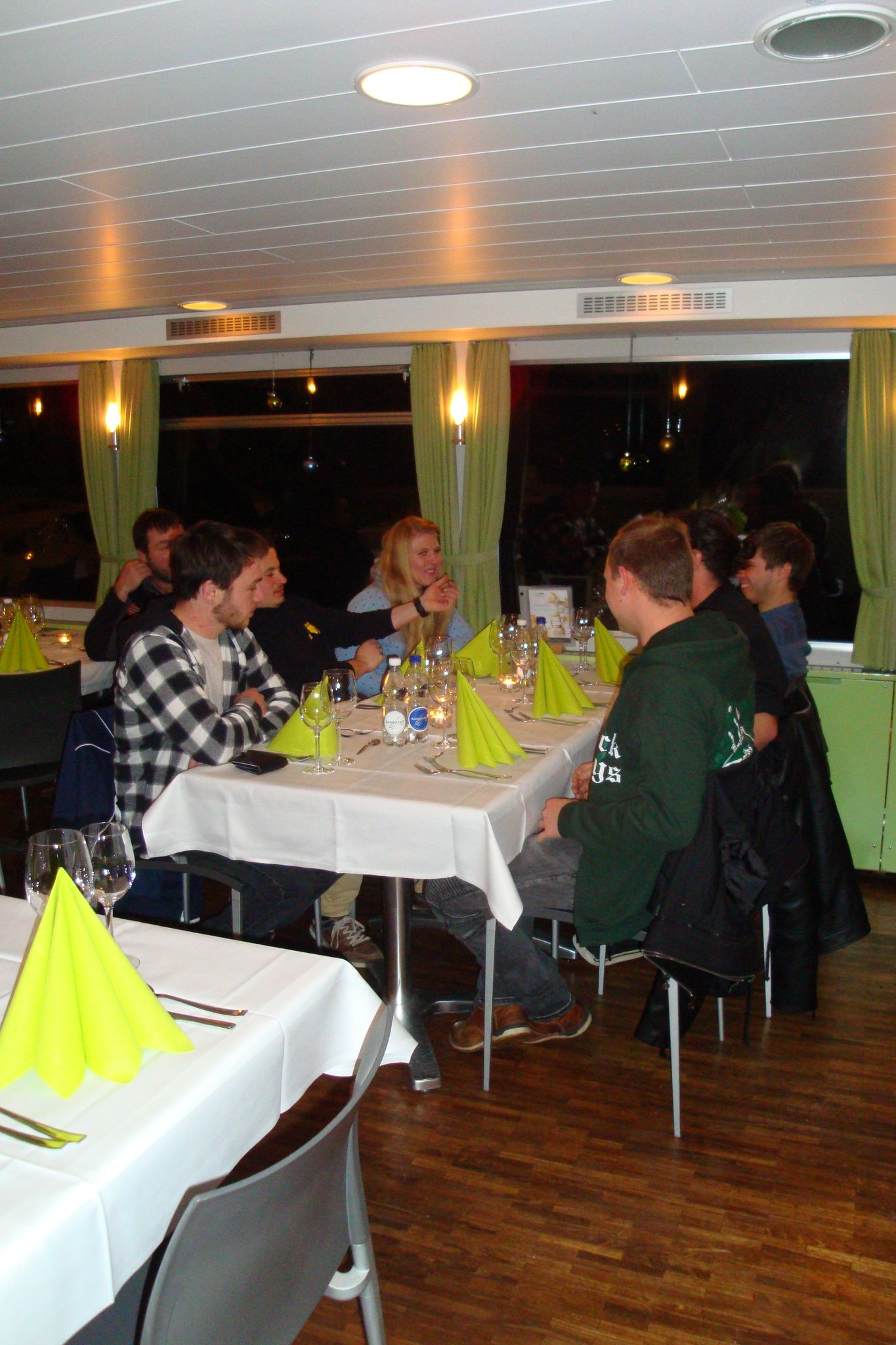 Die ersten haben schon Platz genommen ...