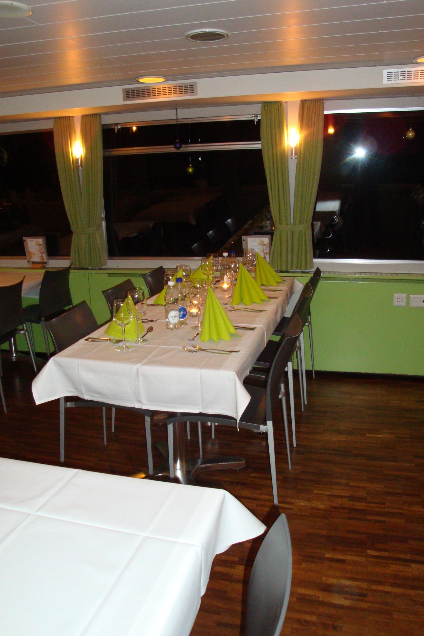 Schön gedeckte Tische!