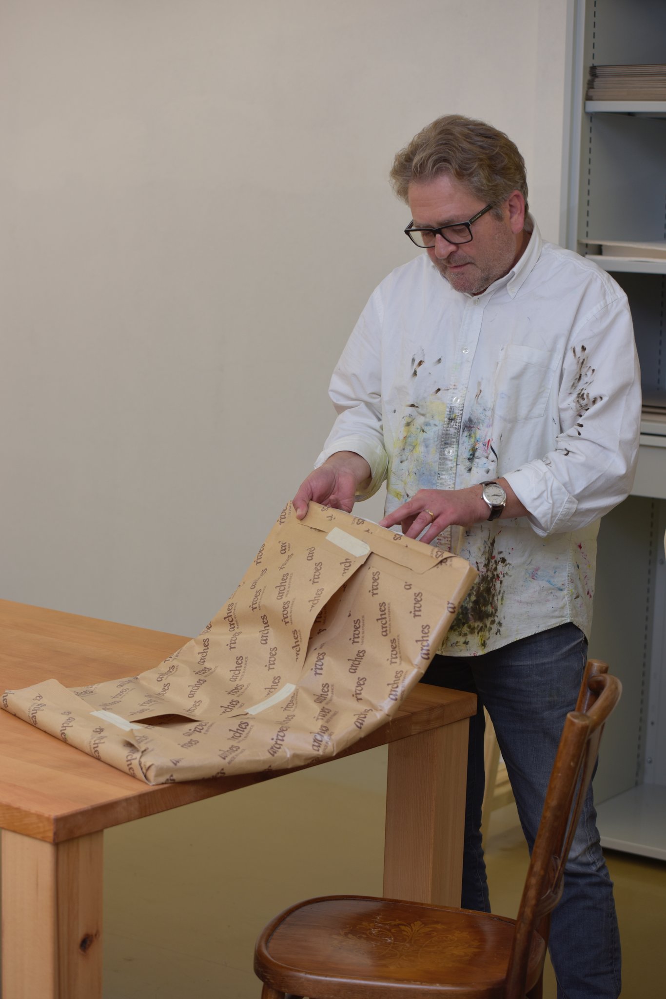 Das Büttenpapier muss gerissen werden.