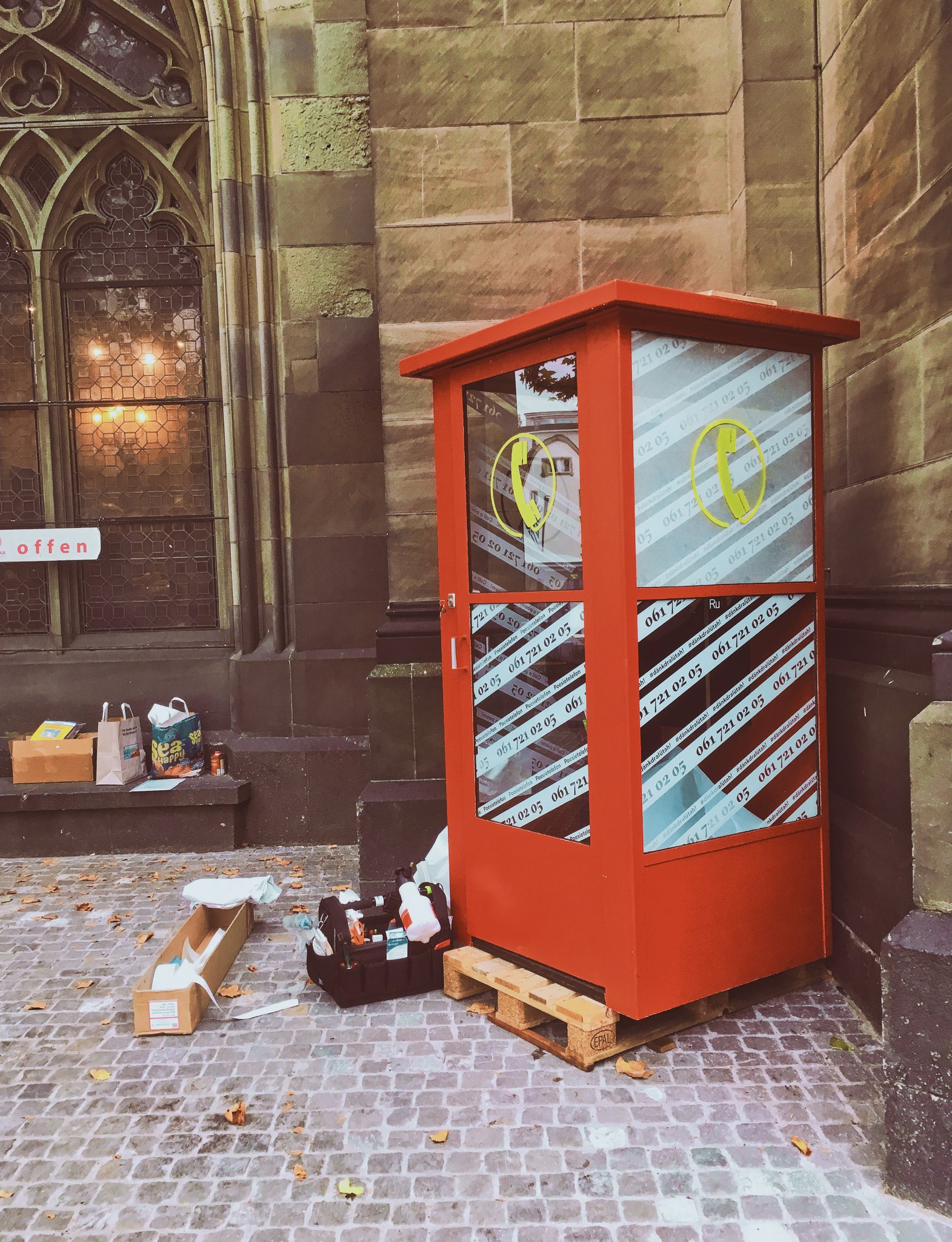 Bevor sie am 6.9. erstmals geöffnet wird, bekommt sie ein neues, poetisches Kleid.