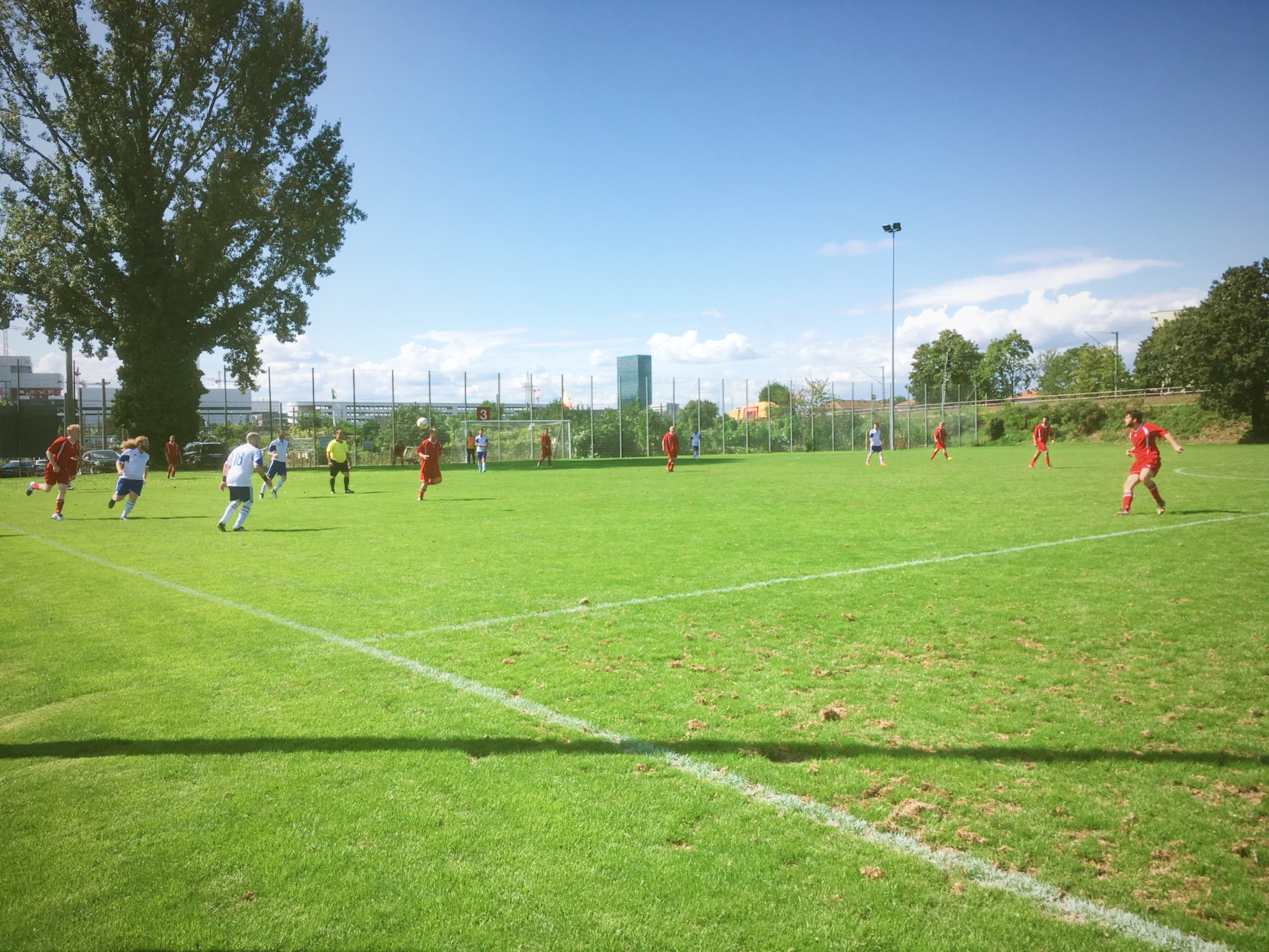 Es gibt ein hitziges, aber faires Spiel...