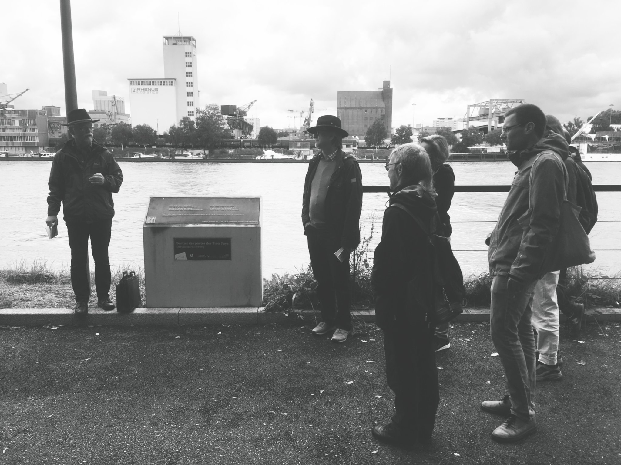 Die Mundart-Texte offenbaren zusammen mit den Hintergrundinformationen und der spektakulären Kulisse eine ganz eigene Schönheit und Tiefe.