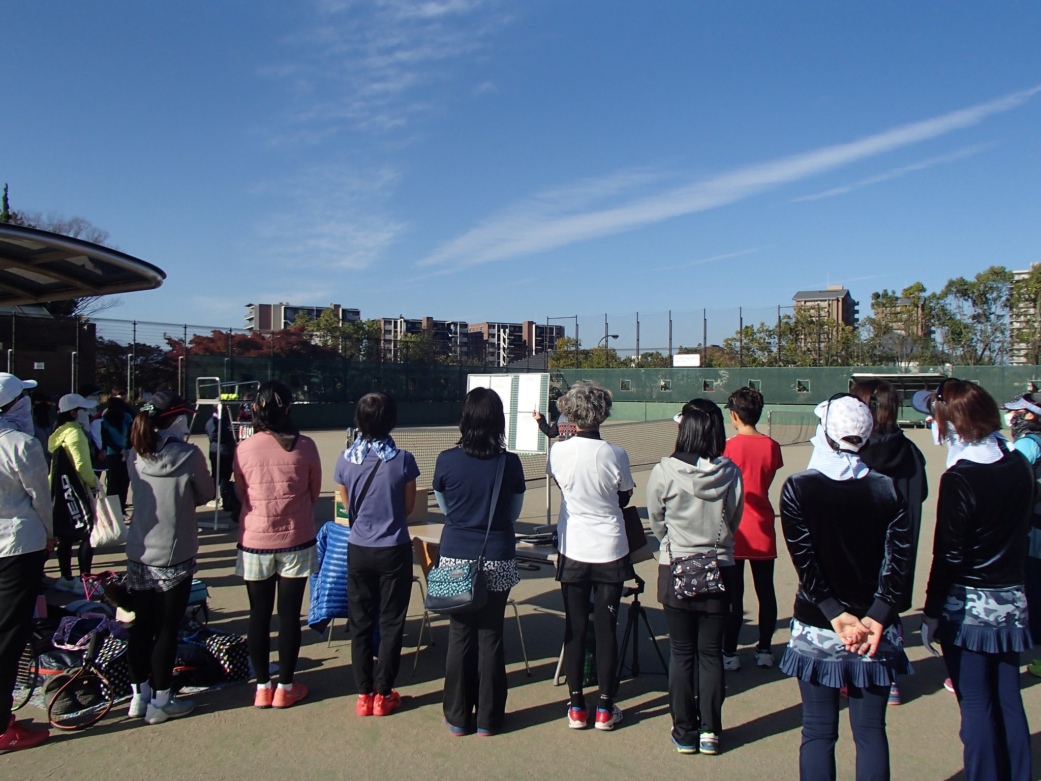 開会式★みなさんの緊張が伝わる後ろ姿です…