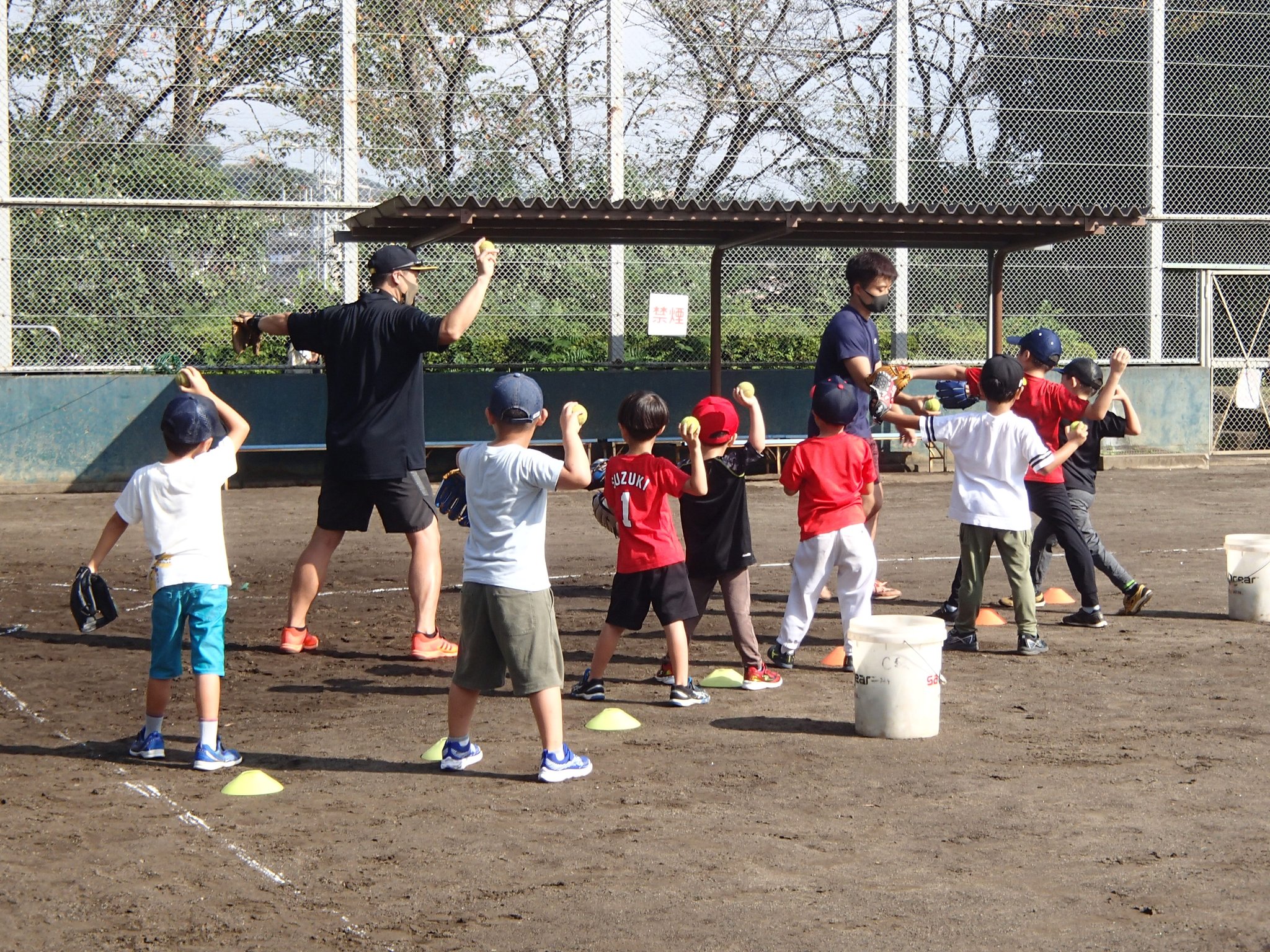 コーチからボールの投げ方を教わりました!