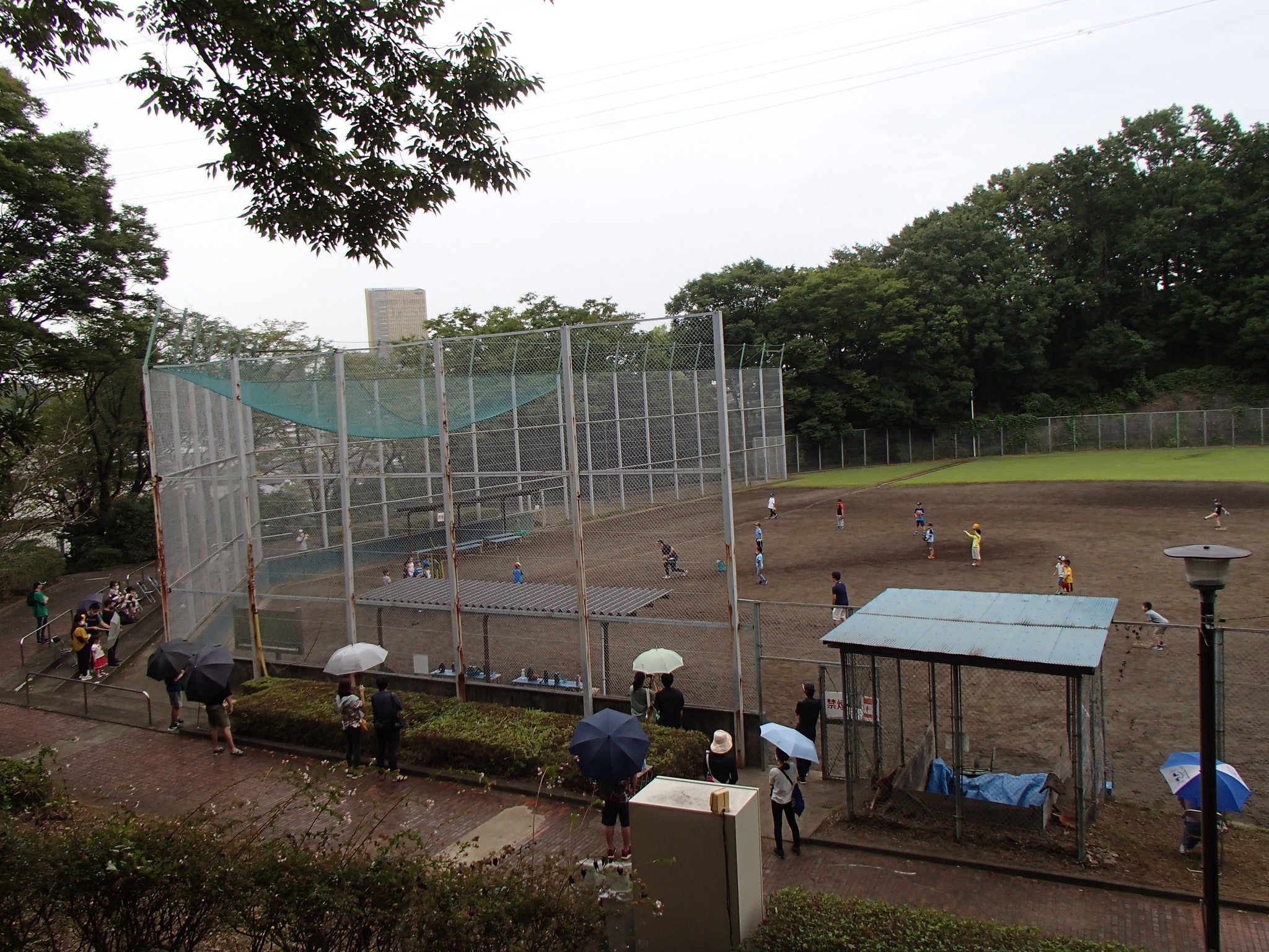 珍プレー続出の試合は、保護者の方からの笑い声も聞こえ、楽しいひと時となりました☆