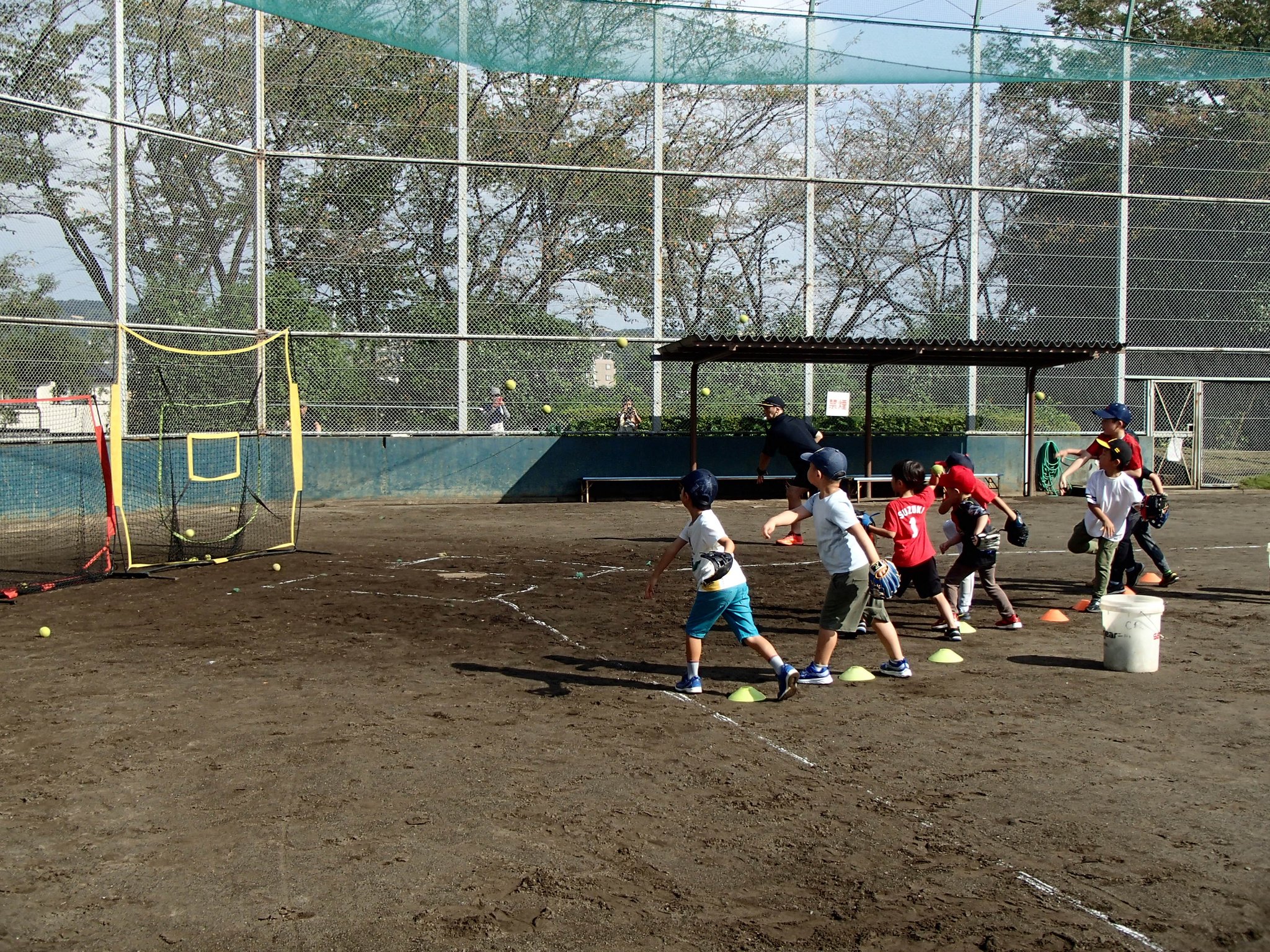 力いっぱいボールを投げます!!