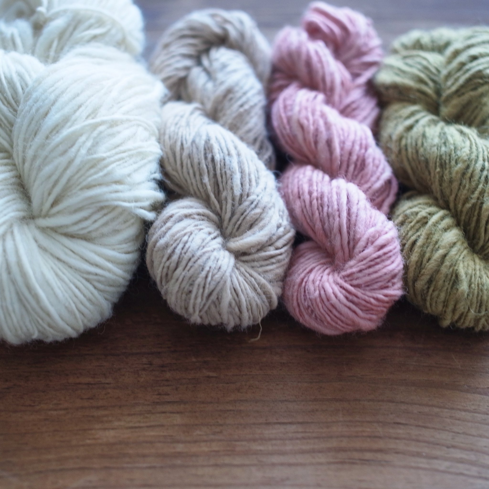 ▲ 植物染め手紡ぎ毛糸　手紙社(※2)にて不定期で販売