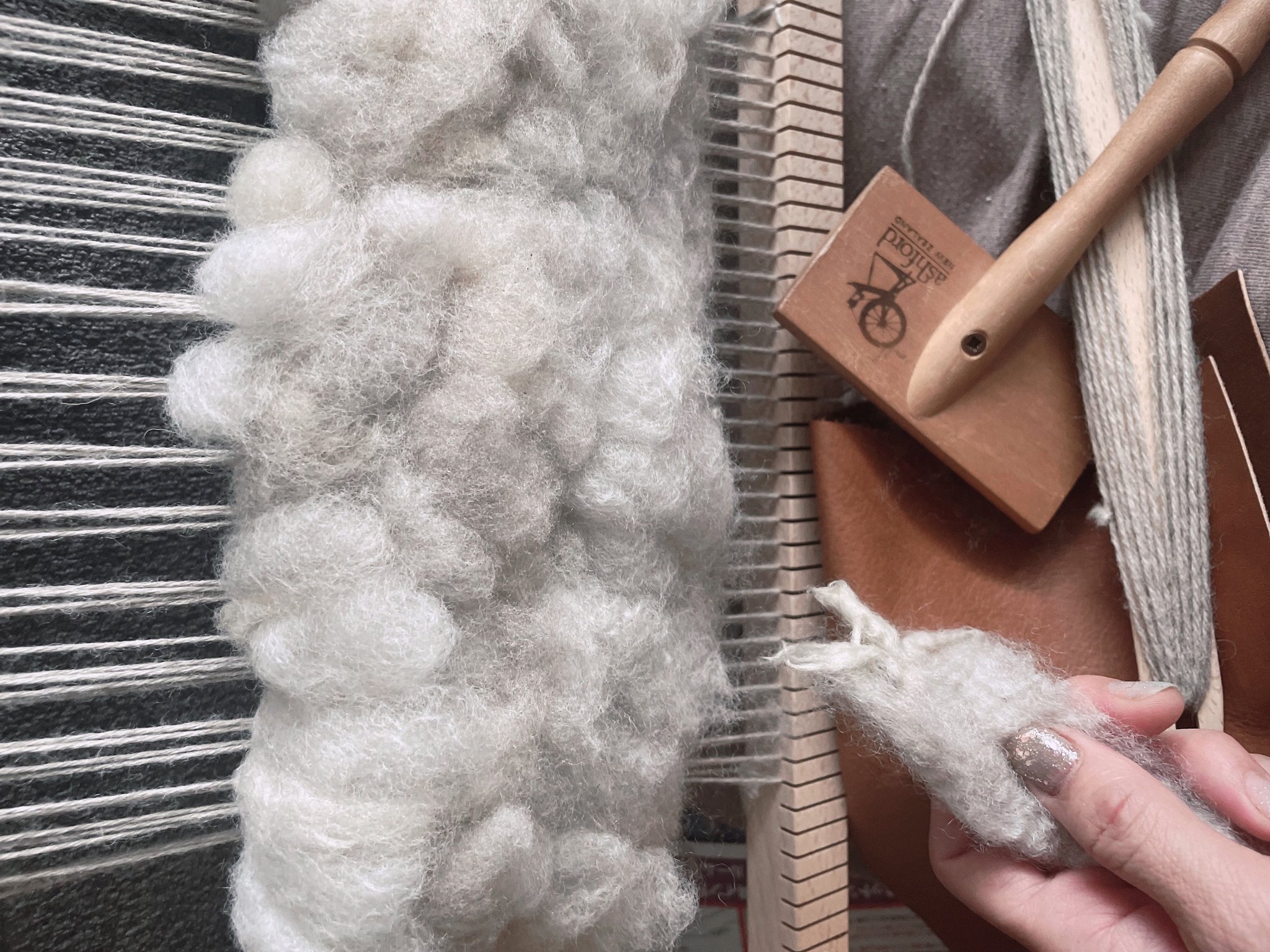 ▲インテリアのアクセントに、ノッティングでフリースマットも