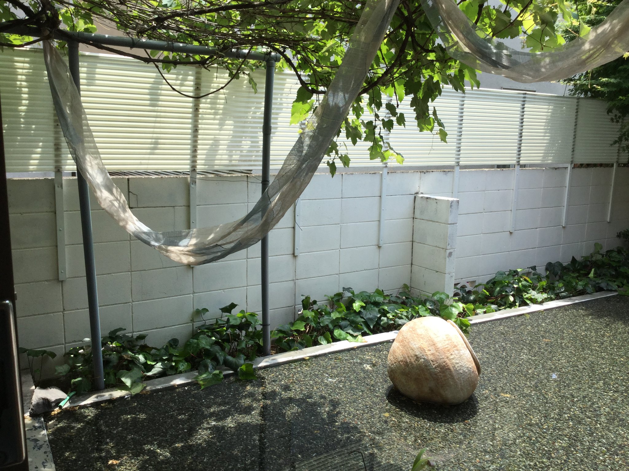 ▷素材：リネン生成り 染め材：藍 技法：もじり織り（網もじり 筒もじり）