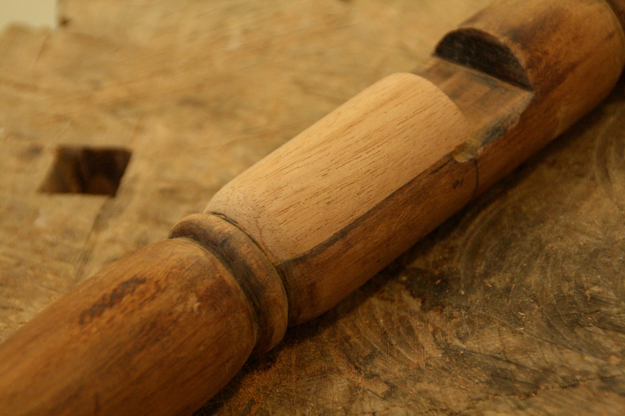 ▲パーツを作り、補修していく。