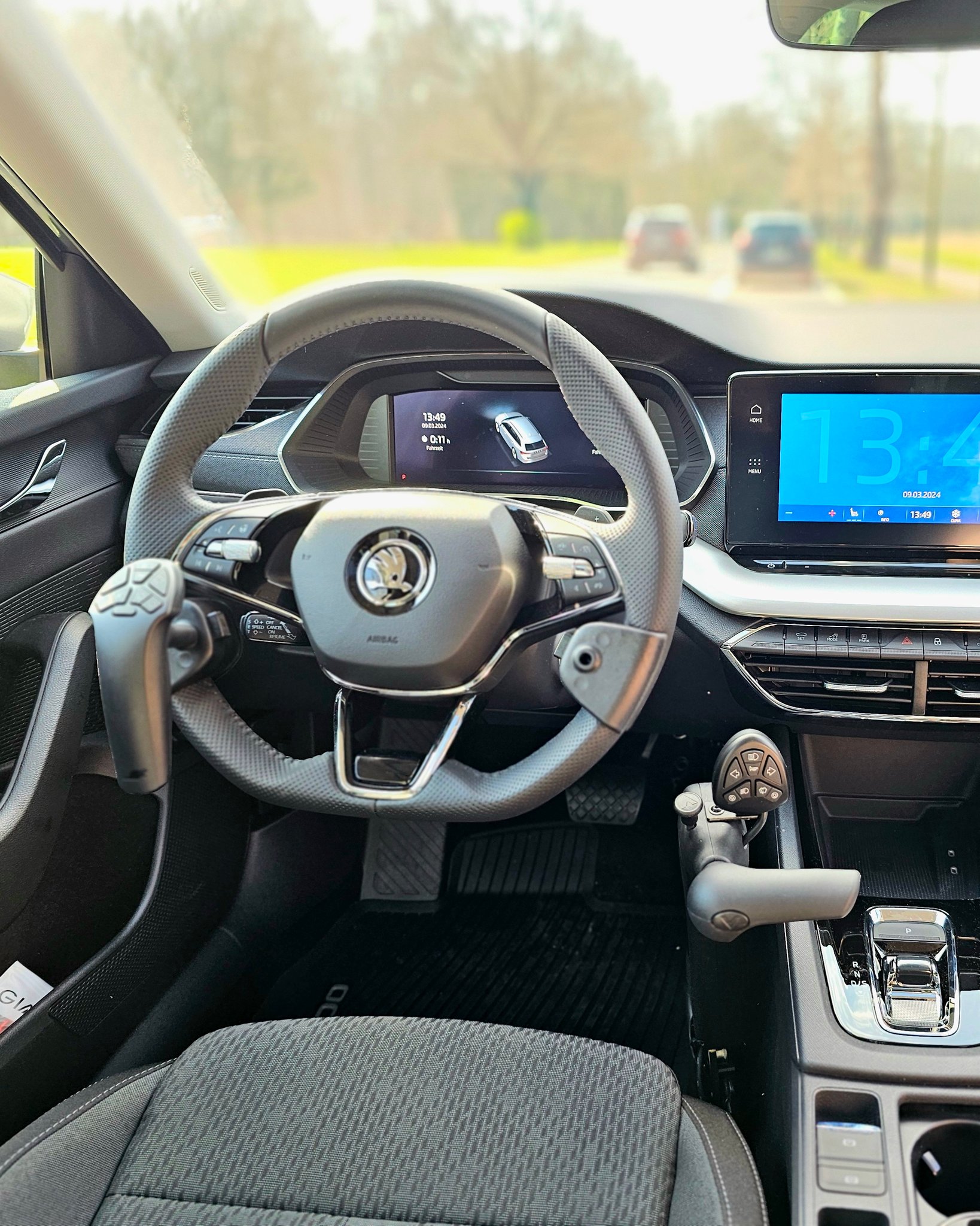 Multifunktionsknauf am Lenkrad links montiert