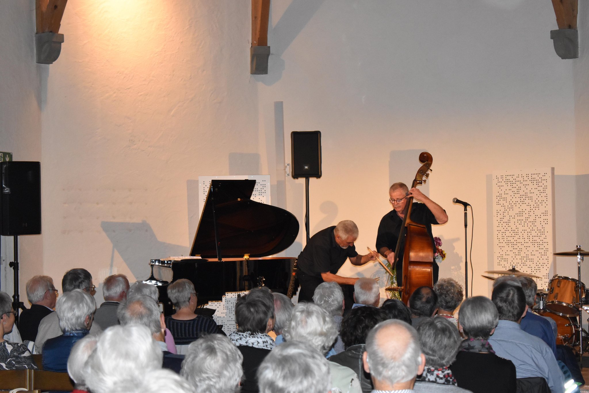 Schlagzeuger und Bassist sind Spitze!