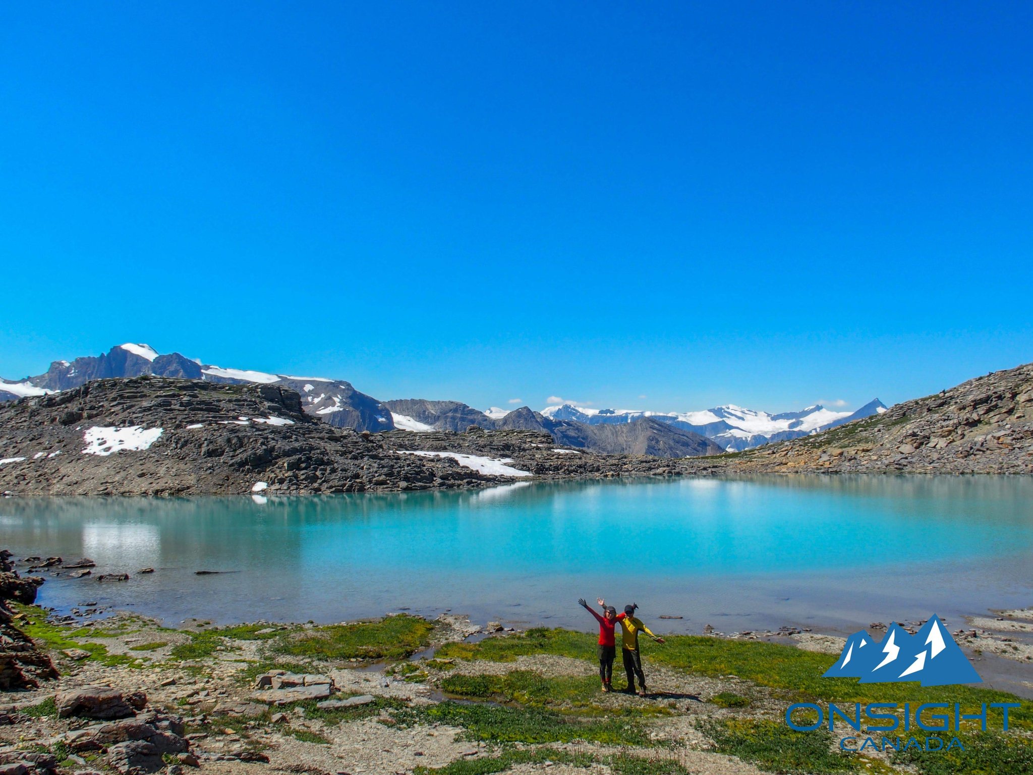 湖畔をゆっくり歩く