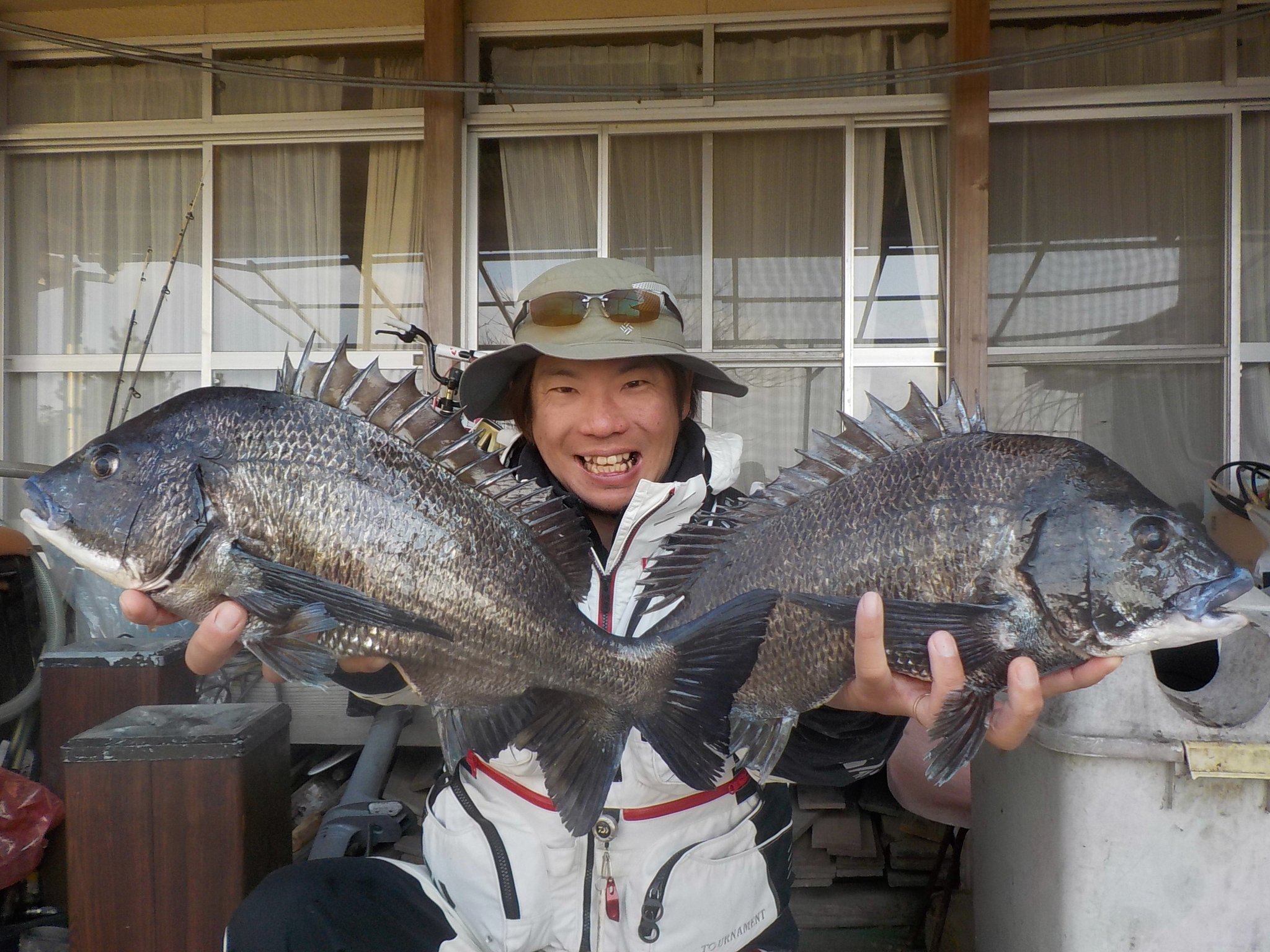 ３月１５日　磯釣りで田中さん　ガバチヌ５０㎝