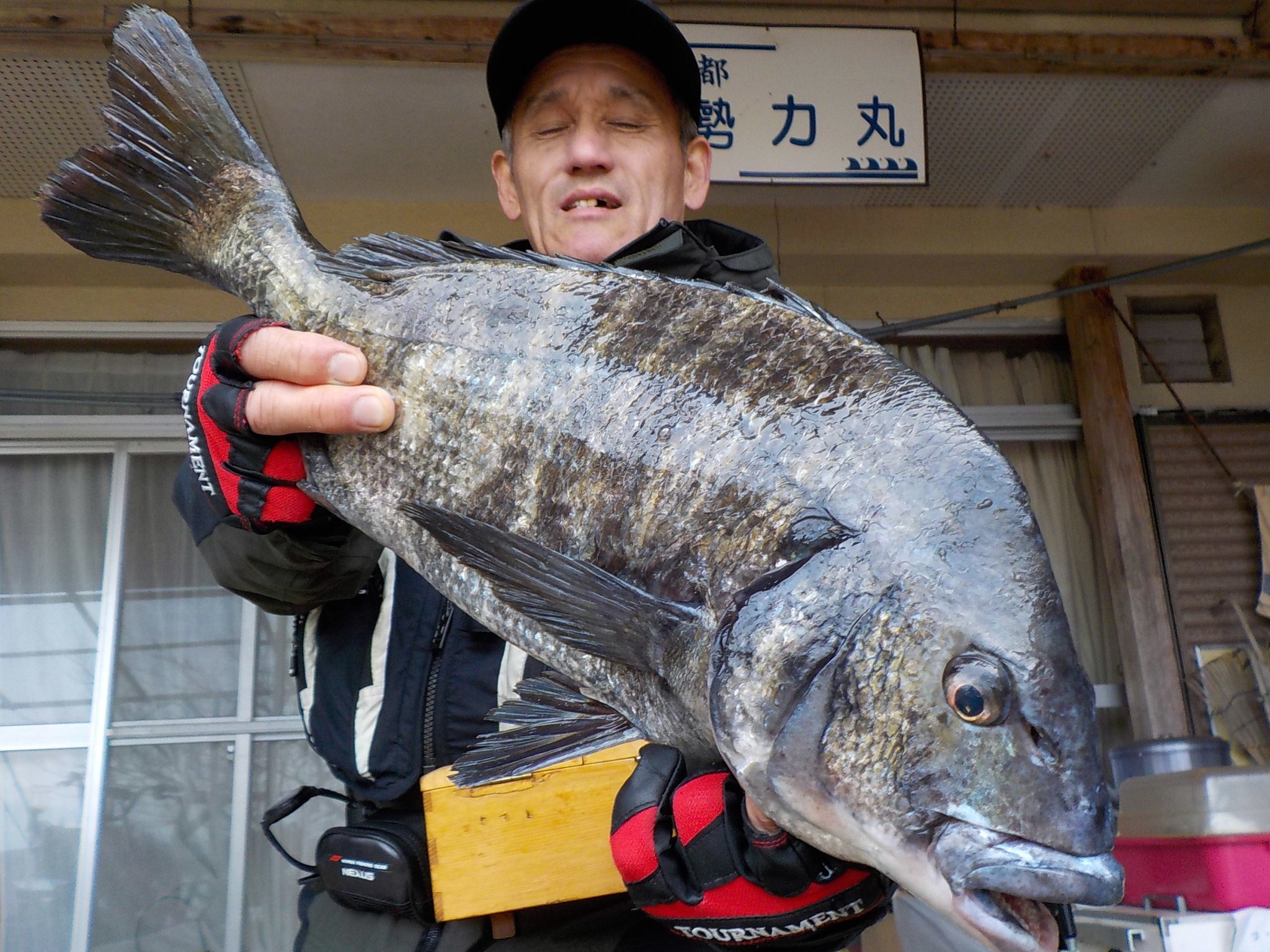 ３月５日　磯釣りで多田さん　ガバチヌ５０．４㎝