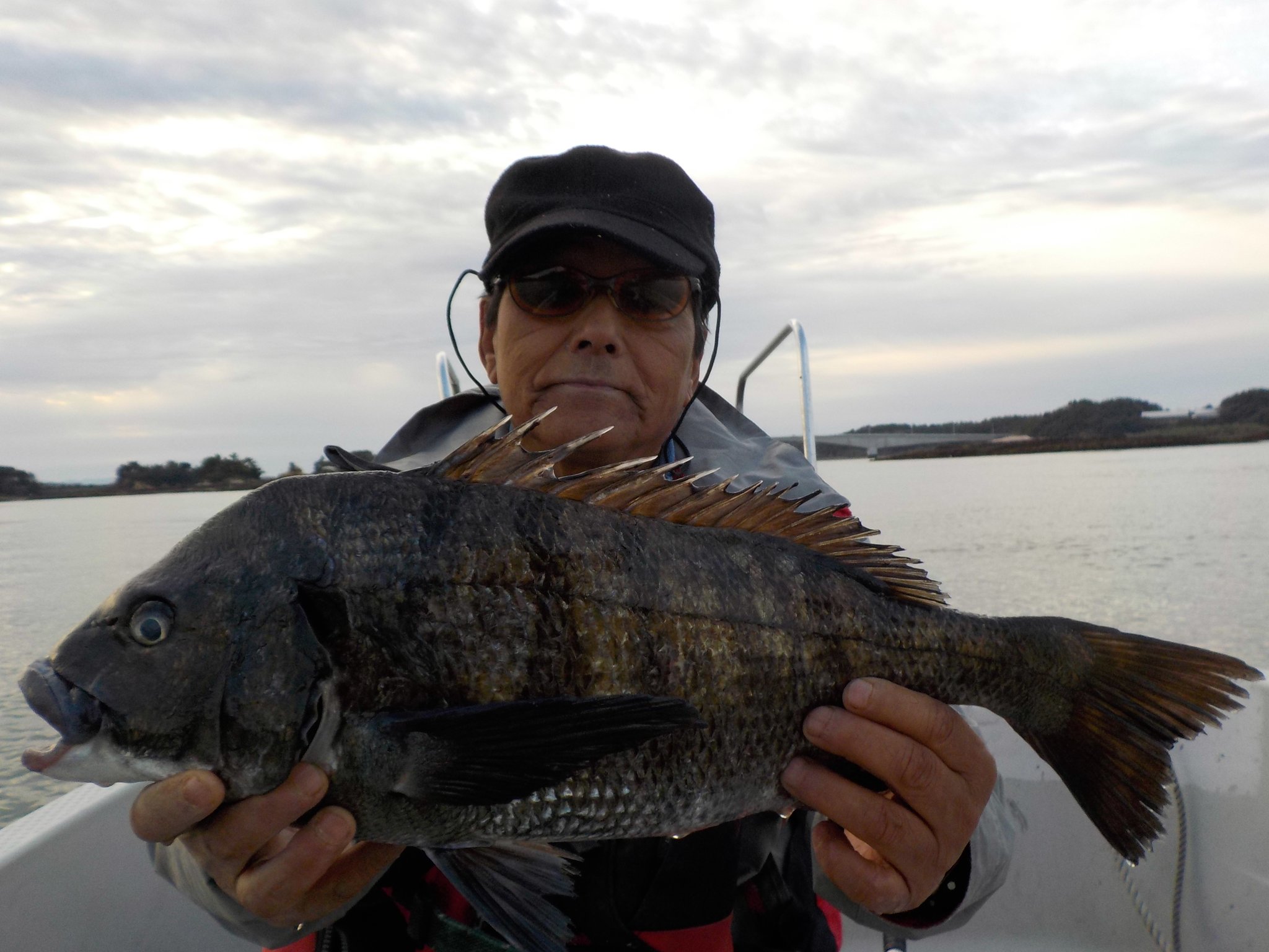 ２月１８日　磯釣りで松本さん　ガバチン５０．２㎝