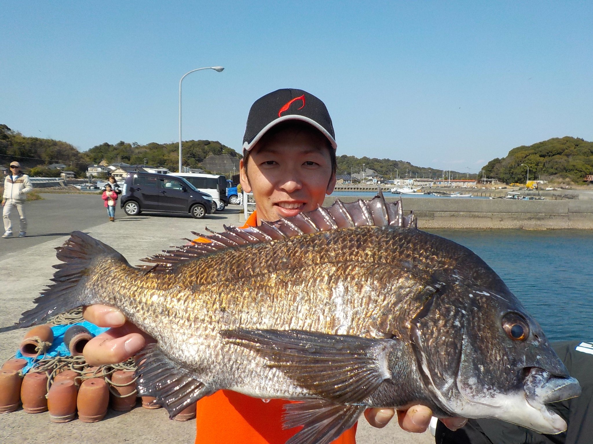 ３月１７日　磯釣りで松下　俊也さん　ガバチヌ５０㎝