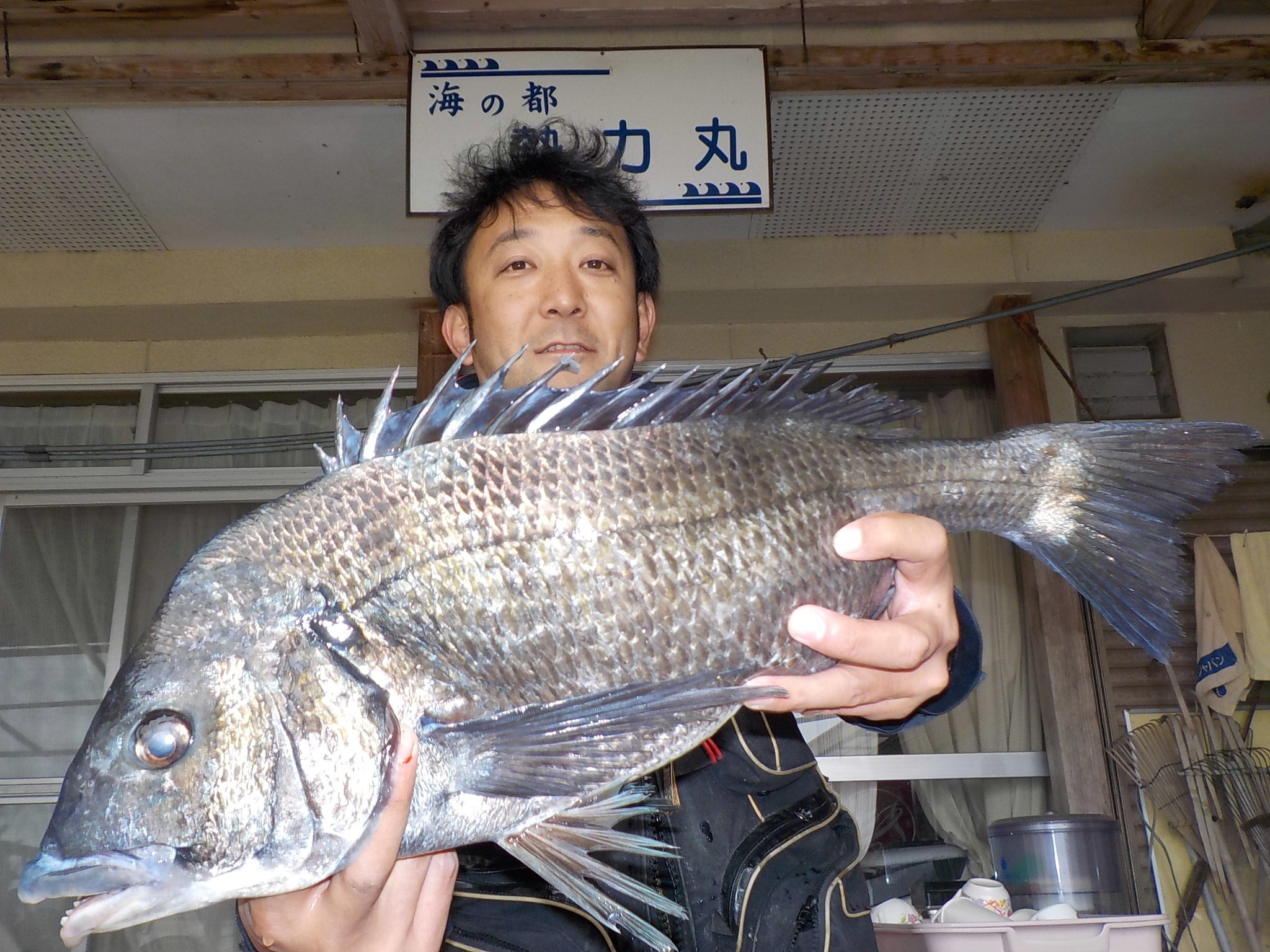 ３月１８日　磯釣りで三輪さん　ガバチヌ５２．３㎝
