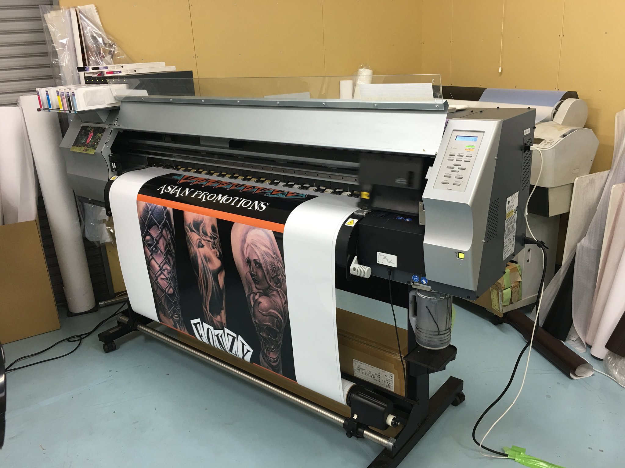 溶剤インクジェットプリンター