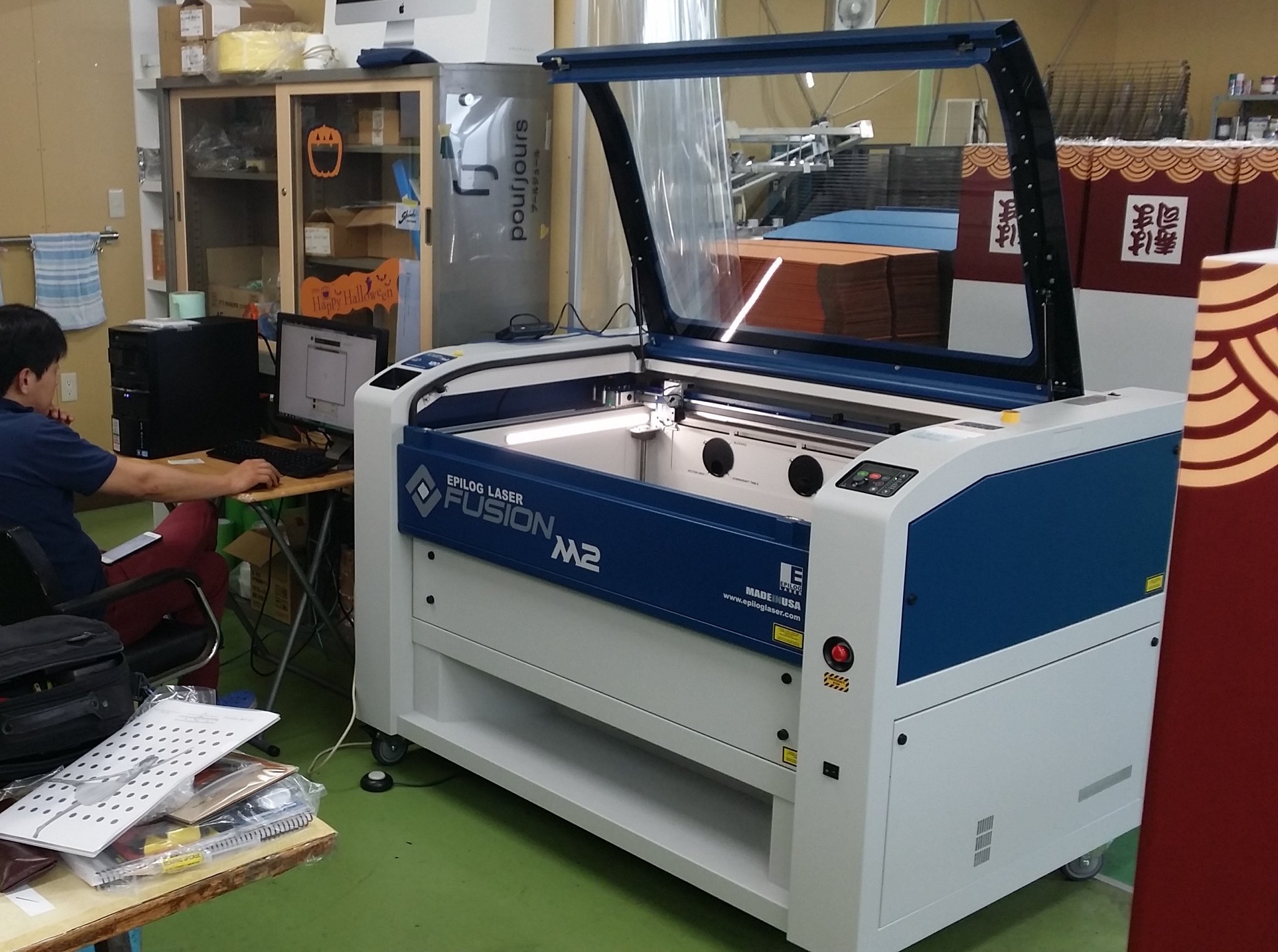 レーザー加工機