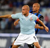 Heimtrikot. Ohne Sponsor.