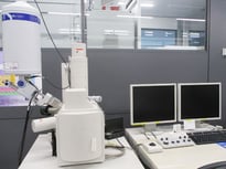 走査型電子顕微鏡（SEM）