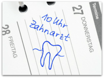 Immer mehr Eltern kommen mit ihren Kindern regelmäßig zur Prophylaxe in die Zahnarztpraxis (© Doc RaBe - Fotolia.com)