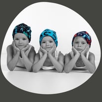 Zwei kreative Powerfrauen aus der Region Sursee erfinden Mützen und nähen diese in verschieden Farben auch auf Wunsch mit Deinen Stoffen.