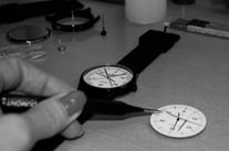 Trainingsuhr mit Zeigerkreuz für das Handgelenk