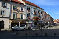 Mehrfamilienwohnhäuser und Geschäftsimmobilien