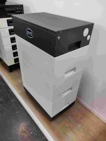 Zwei Varianten erhältlich BYD Akku LV Niedervolt 48V & HV je Block 52 V DC bis zu 400V und mehr  je nach Laderegler 