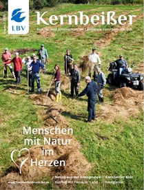 Der Titel unseres Mitgliedermagazins zeigt LBV-Aktive bei der Biotoppflege.