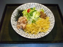 冷したぬきうどん