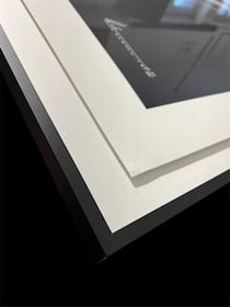 Alukastenrahmen, Foto erhöht aufgelegt. 