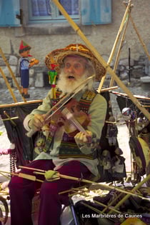 musicien animateur sculpteur de marionnettes