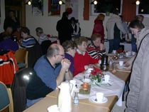 Eine gemütliche Runde bei Kaffee und Kuchen