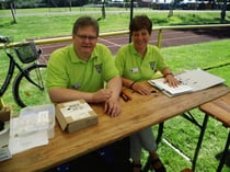 Die Anmeldung der Fahrzeuge nahmen Annemarie Buck und Heiko Hannebacher entgegen