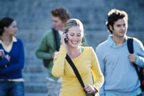 Symbolbild: Teenager auf Schulweg