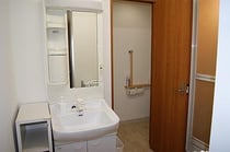 親族専用スペース内にトイレ・シャワー室