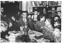 Erich Kästner bei einer Lesung für Kinder, DLA MArbach