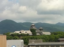 ホテルの部屋からは、熊本城が良い角度で見えます。