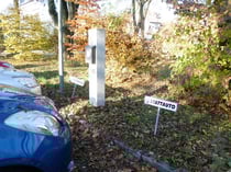 Auto Station am Parkplatz der Ärenfeldschule in Gröbenzell