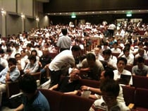 満杯になり、立ち見も出た会場風景