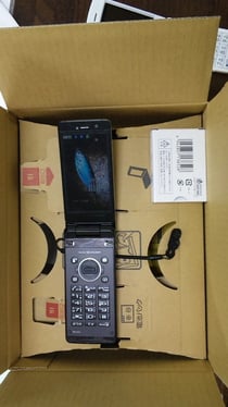 新しく届いたケータイ