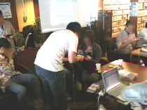 DSとDSを向かいあわせて、赤外線通信。