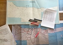 Karte oben zeigt die alten Schulkreise (11) / Karte unten zeigt die neuen Schulkreise (13)