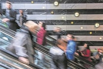 Nicht die Zeit läuft zu schnell, sondern das Tempo ist zu hoch ;-)