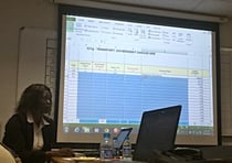 Instruktion wie die neuen Vorlagen und Vorgaben zu bearbeiten sind.