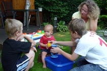 Tina mit Robin, Tom und Tante Sabine