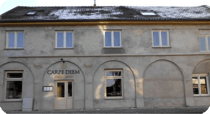 -Fassade des "Carpe Diem" im Januar 2013-